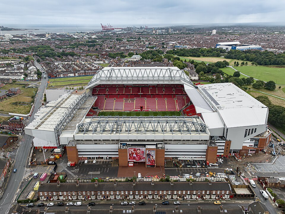 Vista aérea del estadio de Anfield con público